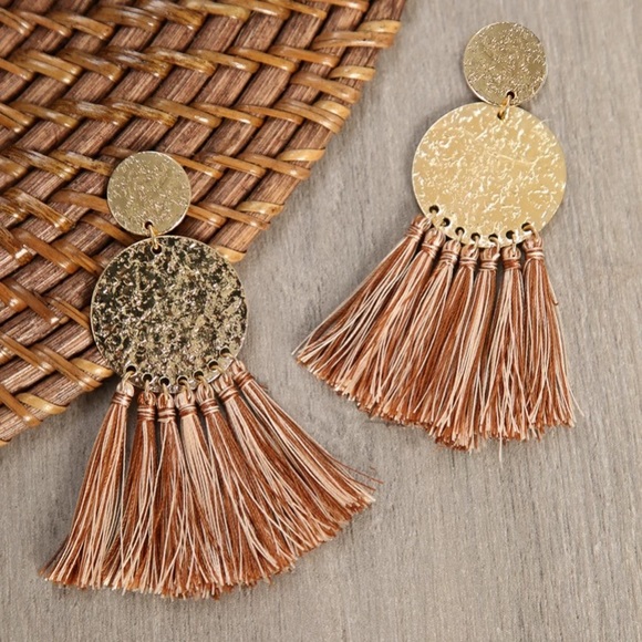 🆕LAST PAIR!🛍 Rose Gold Tassel Earrings - Picture 3 of 3
